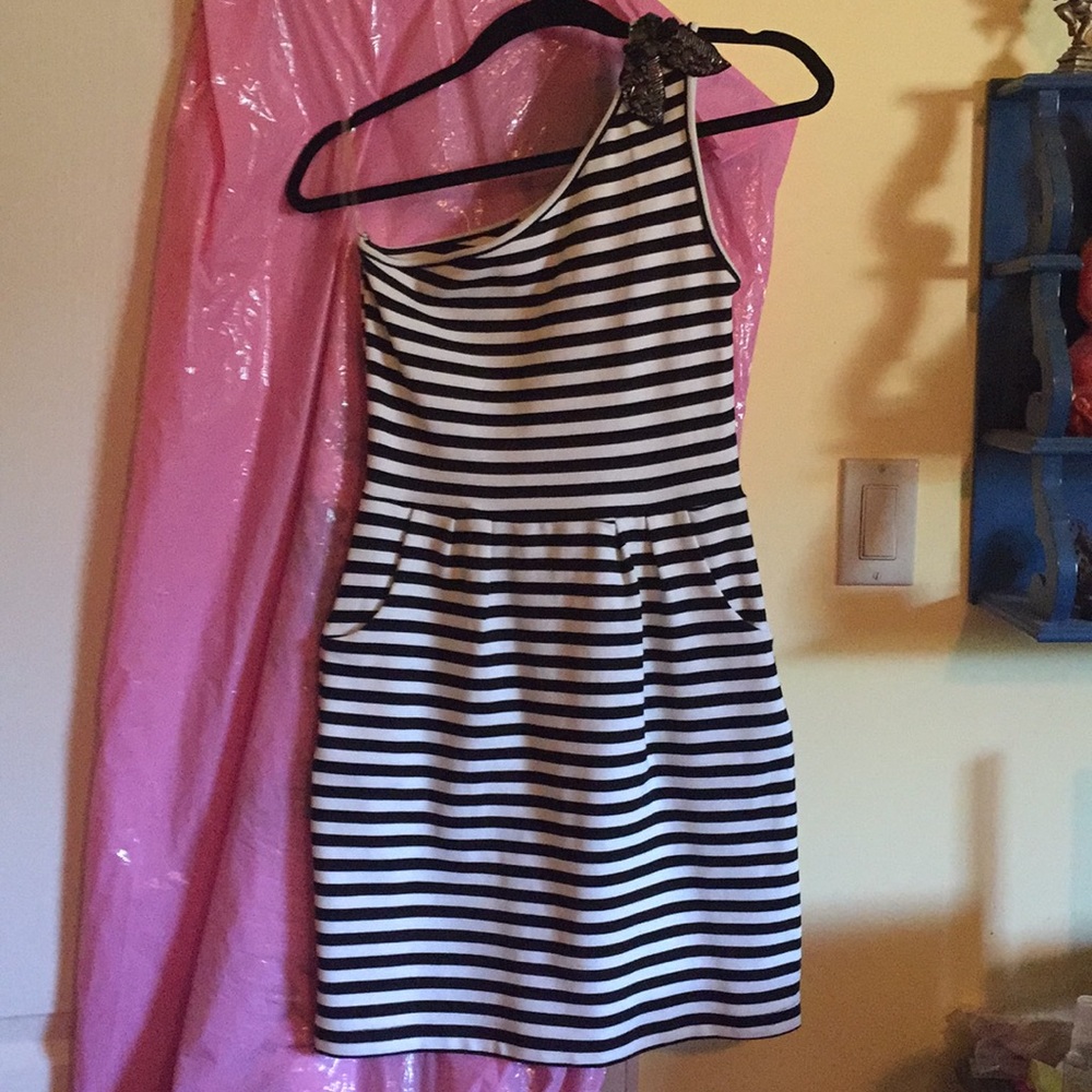 One shoulder dress